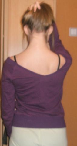 Daiktas Ilgom rankovem bluskute,atvira nugara