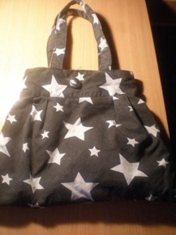 Daiktas juoda zvaigzdeta rankine