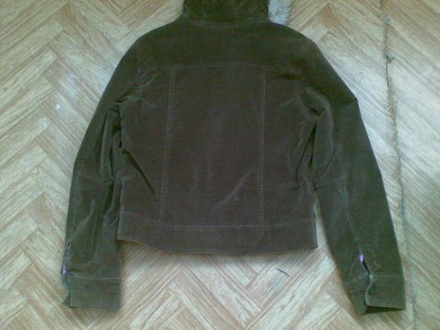 Daiktas Ruda zomšinė striukytė.