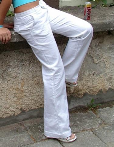 Daiktas baltos kelnes