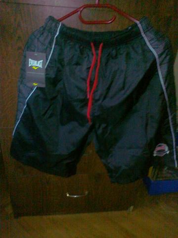 Daiktas  Nauji firminiai šortai   