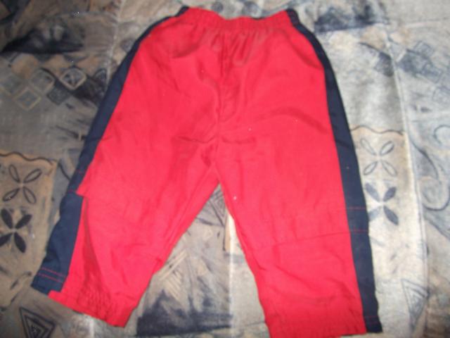 Daiktas raudonos kelnytės
