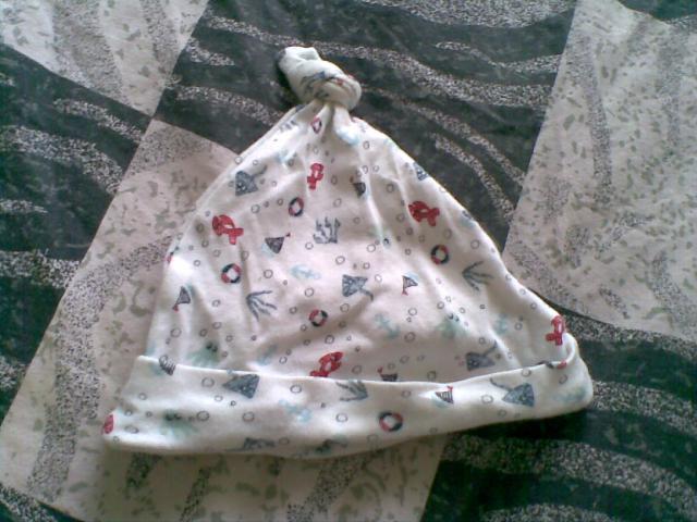 Daiktas kepuriukas naujagimiui