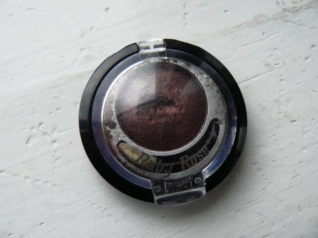 Daiktas Rudi seseliai