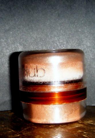 Daiktas Essence club shimmer pudra-skaistalai