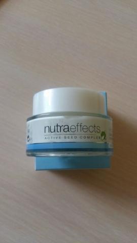 Daiktas  Dieninis drekinamasis veido kremas