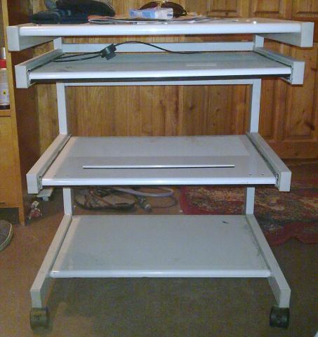 Daiktas Kompiuterio stalas, metalinis