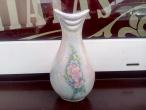 Daiktas Perlamutrinė porcelianinė vazelė su gėlytėm. 