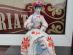 Daiktas Tarybinė ukrainietiška Polonijos fabriko porcelianinė statulėlė Siuvinėtoja. 