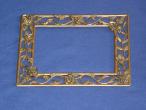 Daiktas Grazus metalinis (bronzinis?) remelis nuotraukai, paveiksleliui ar veidrodziui su geletu ornamentu