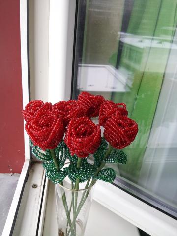 Daiktas rozes is karoliuku