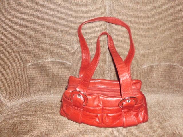 Daiktas Raudona rankinė