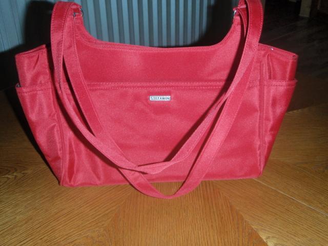 Daiktas Raudonas ** Labai gražus rankinukas !