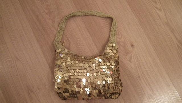 Daiktas Vakarine, ausko spalvos rankine