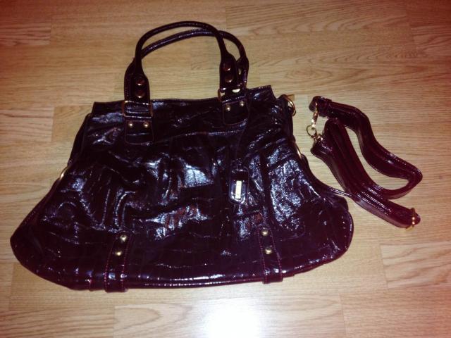 Daiktas Tamsiai bordo netikros odos lakinė rankinė