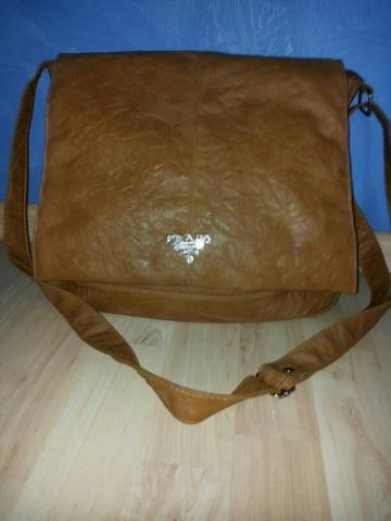 Daiktas Odinė Prada tašė per petį