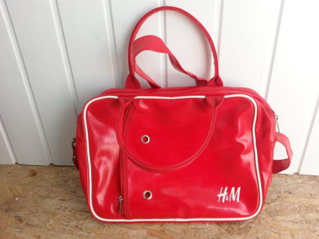 Daiktas h&m raudona kuprinytė