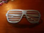 Daiktas balti Shutter Shades akiniai
