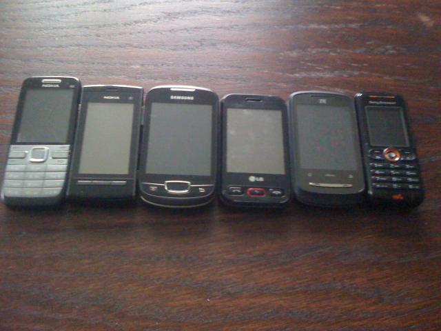 Daiktas 5 telefonai visi veikiantys....