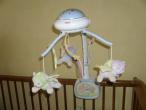Daiktas karuselė virš lovytės