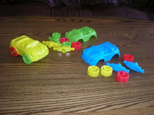 Daiktas Trys sudedamos masinytes - konstruktorius