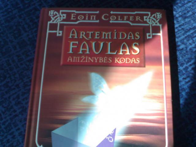 Daiktas Artemidas Faulas, trys dalys