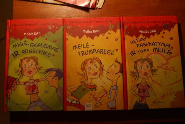 Daiktas Christian Bieniek&Vanessa Walder "Meilė-trumparegė", "Netikri pasimatymai ir tikra meilė", "Meilė, skausmas ir rūgštynės"