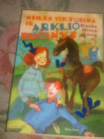 Daiktas meilė, viktorina ir arklio bučinys