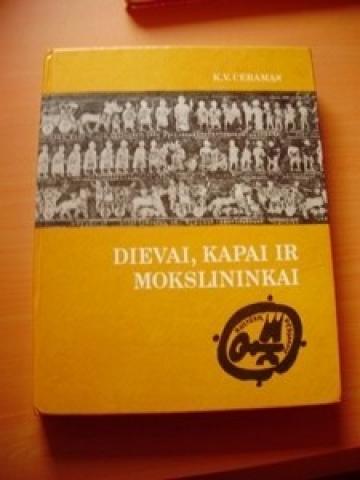 Daiktas ceramas dievai, kapai ir mokslininkai 