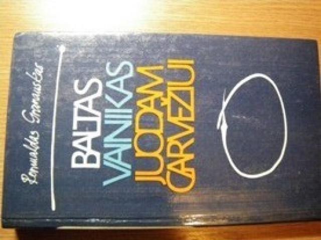 Daiktas Baltas vainikas juodam garvežiui