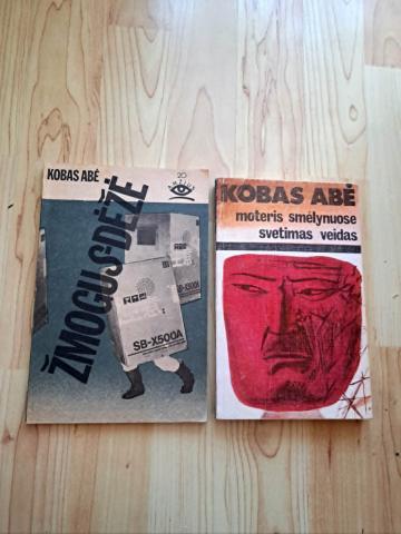 Daiktas Žmogus-dėžė. Moteris smėlynuose. Svetimas veidas 1,50€