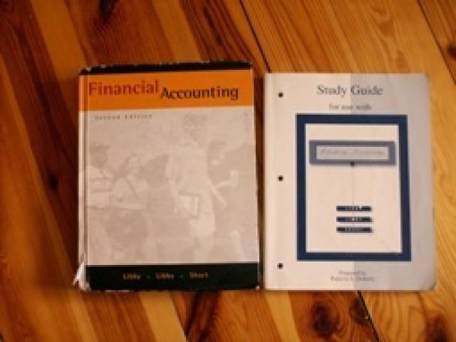 Daiktas Financial Accounting knyga + Study Guide