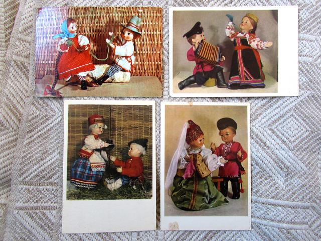 Daiktas Atvirukai su lėlėmis tautiniais kostiumais