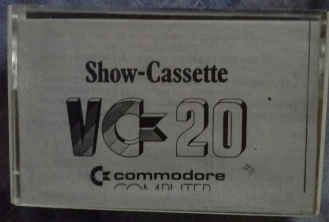 Daiktas kasetes su žaidimais ir programom Vic-20, Atari, Commodore...