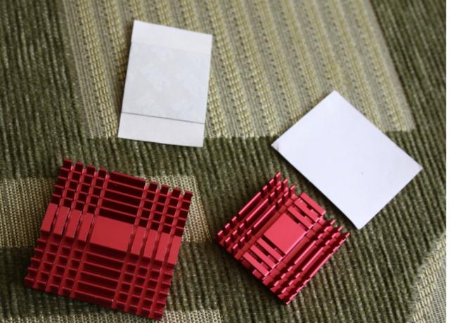 Daiktas kompiuterio ausinimo radiatorius ir lipdukai priklijuot