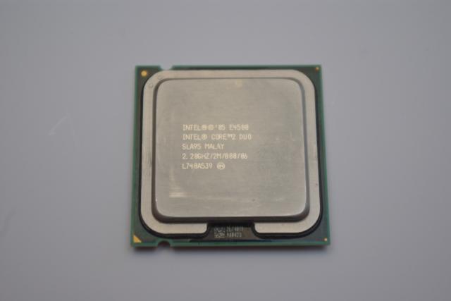 Daiktas procesorius e4500 intel core 2 duo sla95 malay 2,20 Ghz/2m/888/86 , socket 775 (rezervuotas)