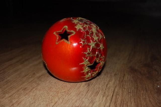 Daiktas raudona žvakidė