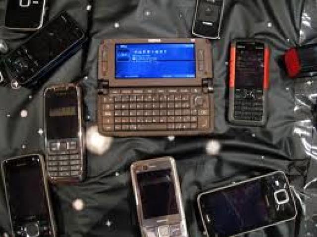 Daiktas Reikalingi seni NOKIA  veikiantys arba su defektais telefonai.