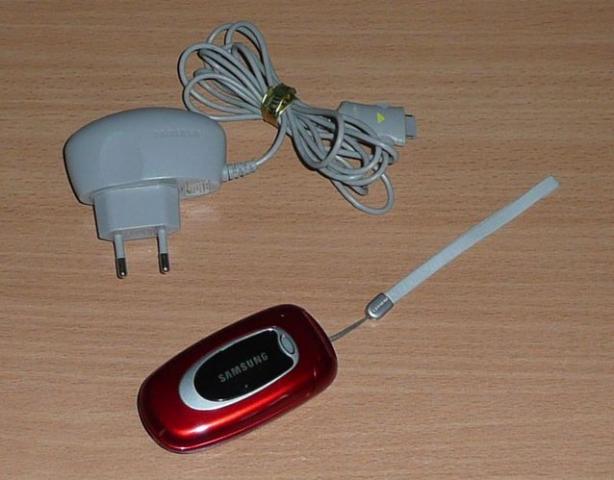 Daiktas simpatiškas telefonas REZERVUOTA