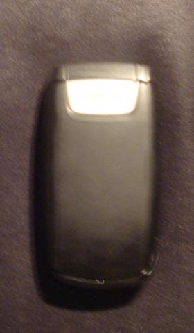 Daiktas neweikiantis telefonas