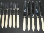 Daiktas Tarybinių laikų valgomieji įrankiai 6 asmenims (peiliai ir šakutės)