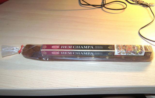 Daiktas Smilkalai ir smilkalinė net neišpakuoti :)