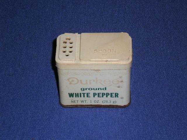 Daiktas Labai sena metaline dezute - pipirine