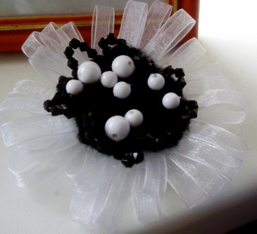 Daiktas Black in white