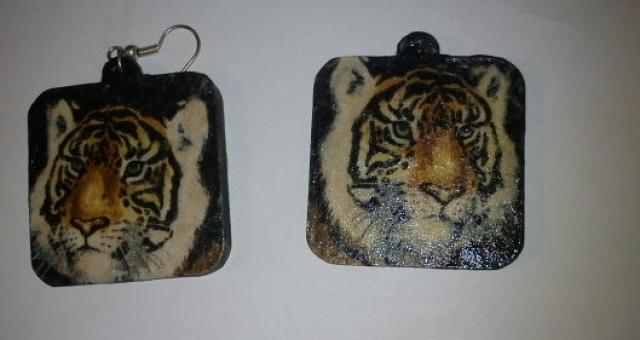 Daiktas Auskarai. Dekupažas.