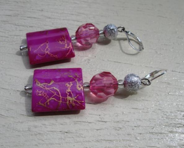 Daiktas Auskarai ružavi_rankų darbo