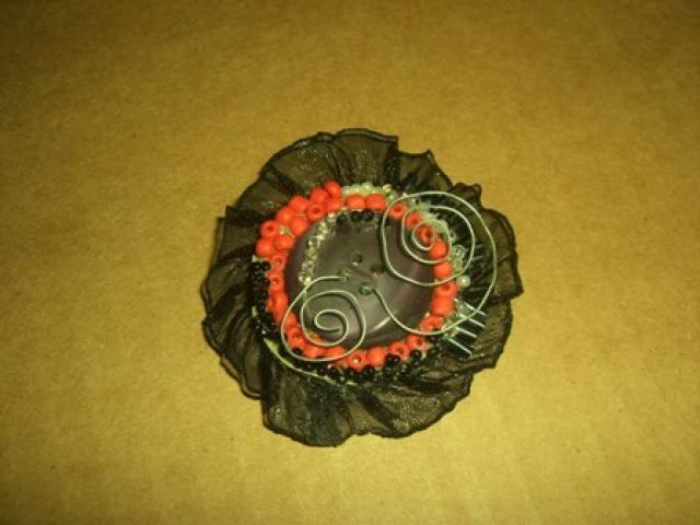 Daiktas įvairių medžiagų sagė.